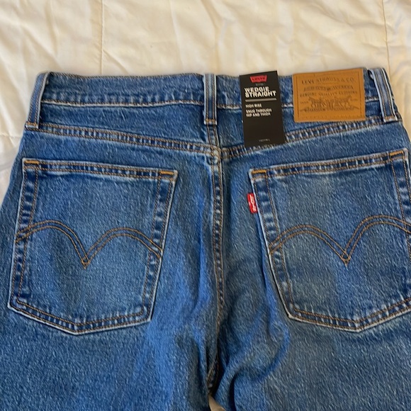 Brand New Levi’s wedgie straight jeans 27x28 - Picture 2 of 7